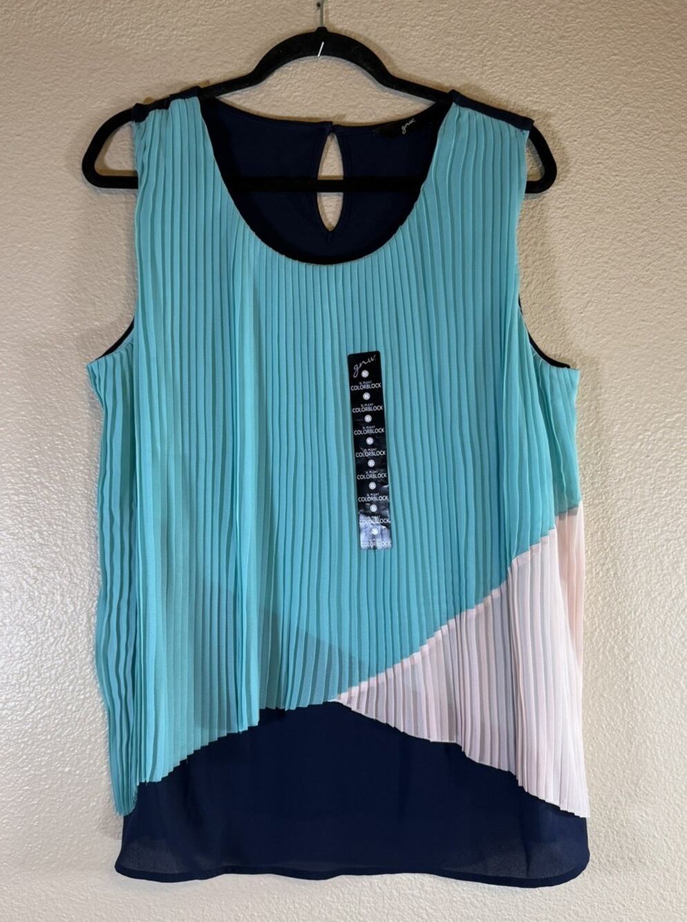 NWT GNW Size XL Color Block Pleated Sleeveless Blouse Flowy